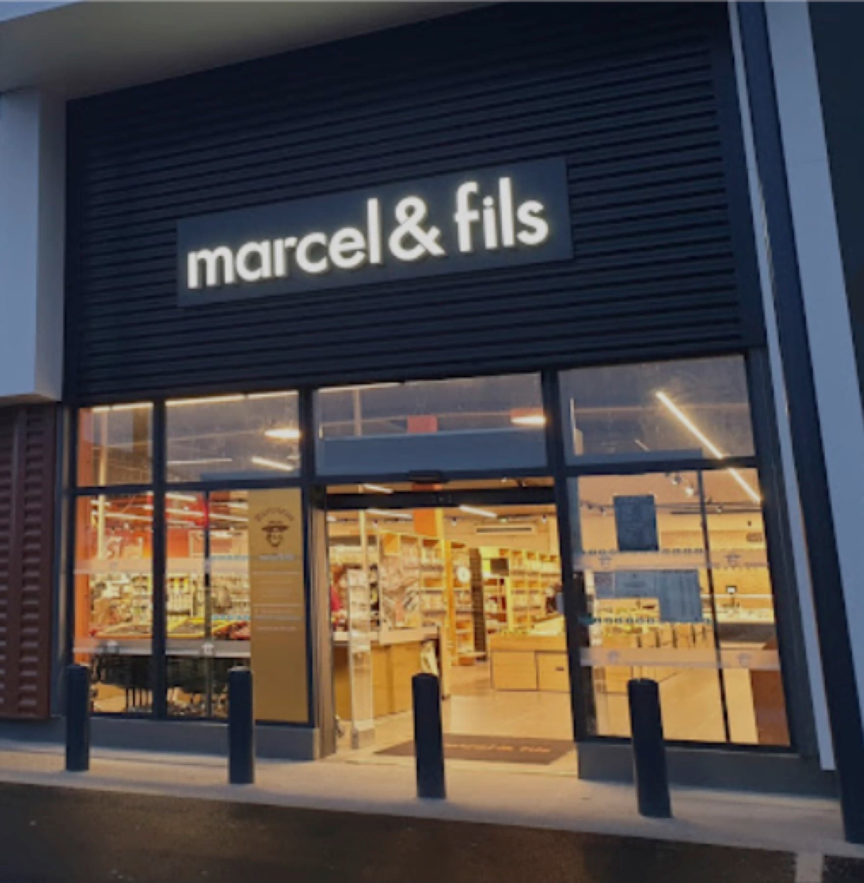 Vitrines Marcel & Fils traitées Azur Reflect