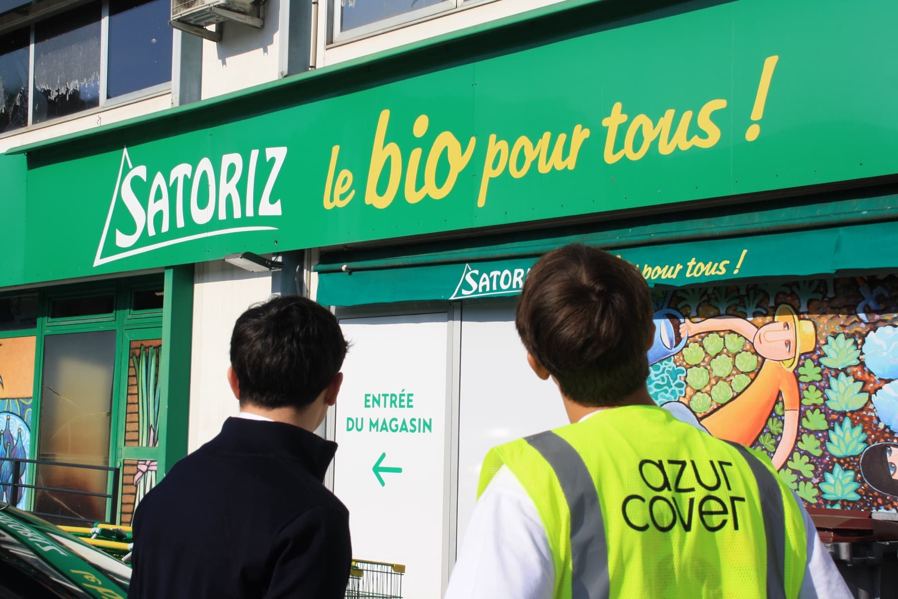 Équipe Azur Cover devant le magasin Satoriz Antibes