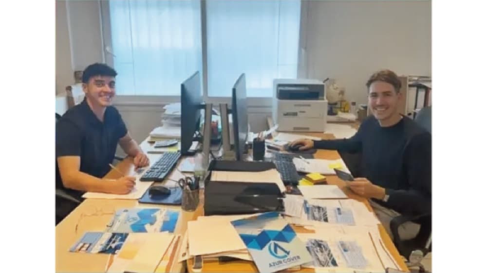 Théo et Tony, les deux fondateurs d'Azur Cover, dans leurs premiers bureaux