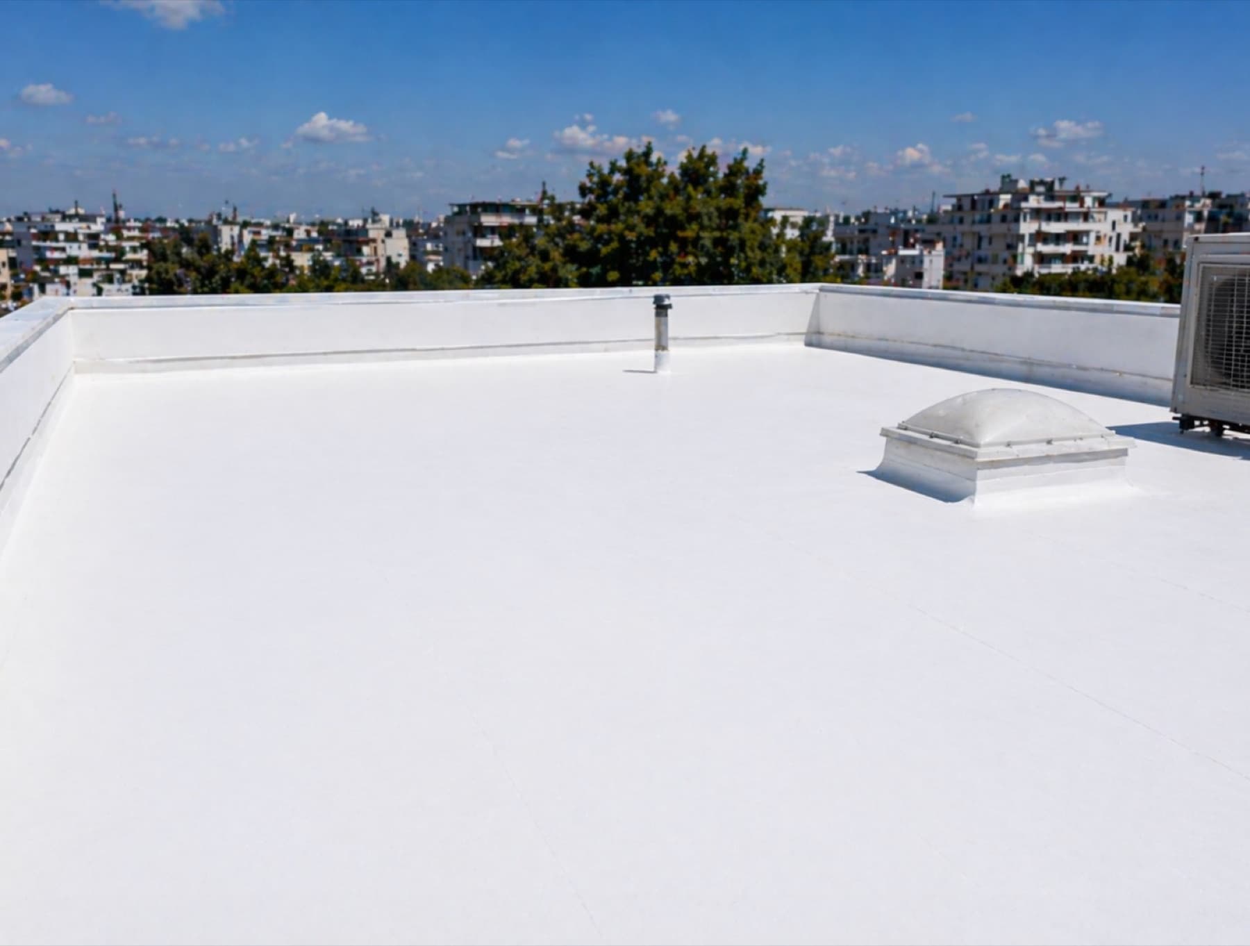 Ouvrier Azur Cover sur chantier d’étanchéité
