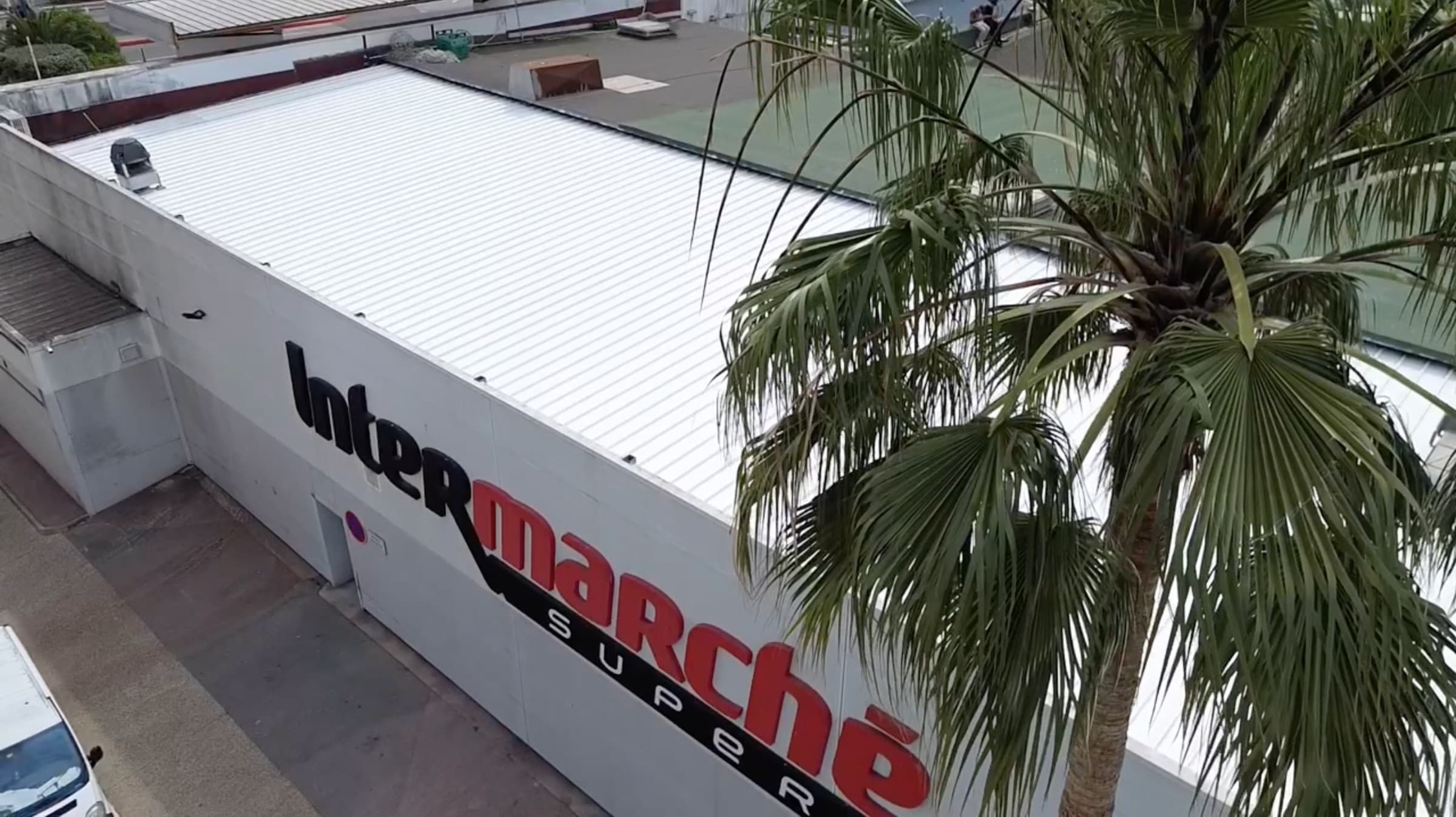 Intermarché cannes, appliqué avec notre peinture Cool Roofing